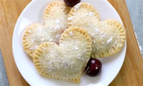 mini-cherry-pies-heart-shaped-tipbuzz image