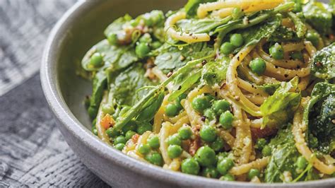 how-to-make-italian-carbonara-pasta-with-peas image