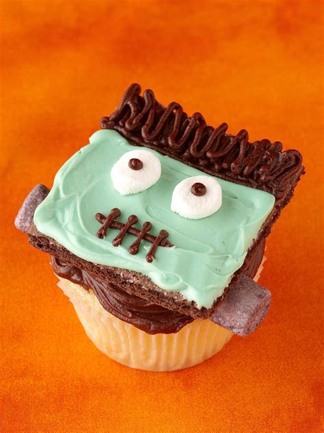 36-cute-halloween-cupcakes-with-deliciously-spooky image