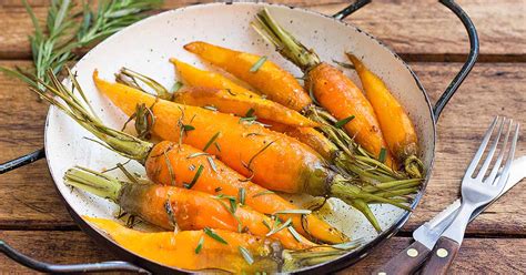 roasted-rosemary-carrots-with-honey-glaze-foodal image