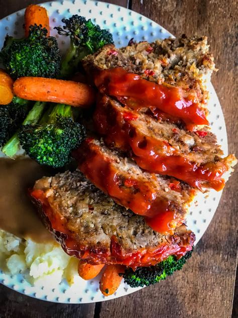 the-best-meatloaf-the-skinnyish-dish image