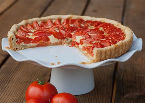 tomato-onion-tart-flour-arrangements image