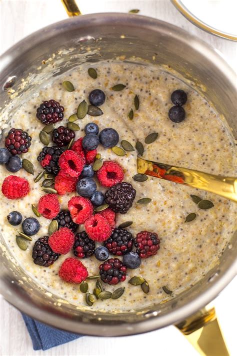 superfood-porridge-with-quinoa-chia-and-flax-easy image