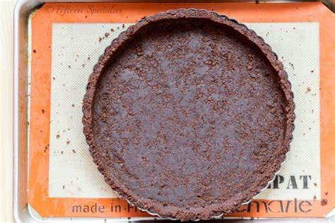 homemade-chocolate-wafer-pie-crust-fifteen-spatulas image
