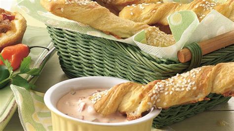 pepper-jack-crescent-twists-with-salsa-ranch-dip image