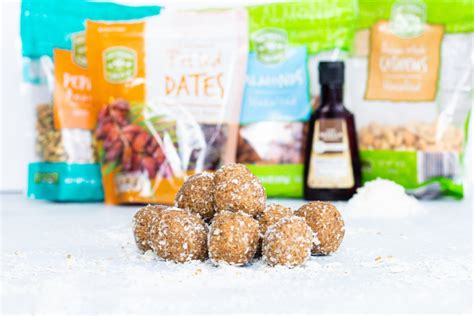 coconut-date-balls-eating-with-heart image