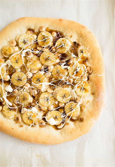 sweet-banana-pizza-with-white-chocolate-cooking image