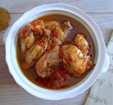 chicken-in-tomato-sauce-recipe-food-from-portugal image
