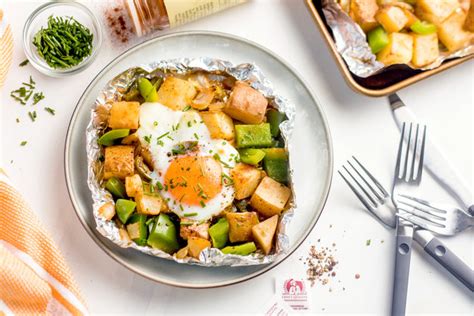 healthy-breakfast-foil-packs-with-potatoes-veggies-and image