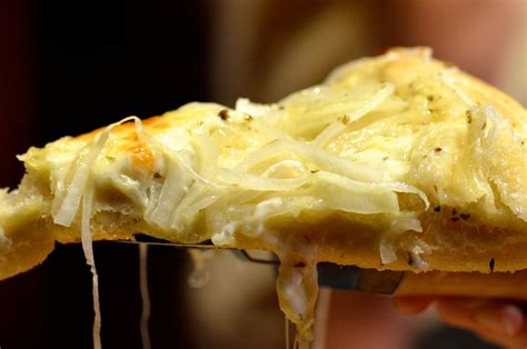 fugazza-an-argentinian-style-onion-pizza image