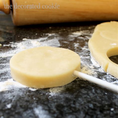 how-to-make-cookie-pops-or-cookies-on-a-stick-tips image