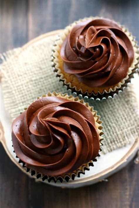 gluten-free-vanilla-cupcakes-with-chocolate-frosting image
