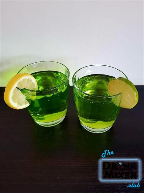 midori-lemonade-cocktail-recipe-the-drink-mixer image