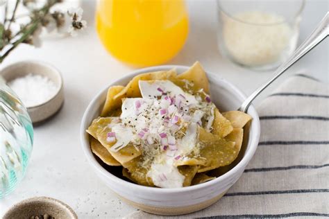 chilaquiles-verdes-green-chilaquiles image