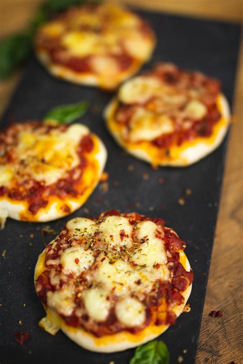 mini-margherita-pizzas-recipe-foodtok-with-sherin image
