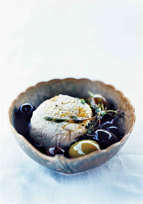goat-cheese-with-olives-lemon-and-thyme-leites image