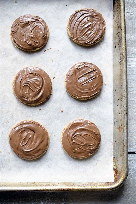 homemade-chocolate-digestive-biscuits-savory-simple image