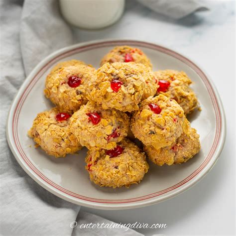 old-fashioned-cherry-winks-cookies-with-corn-flakes image