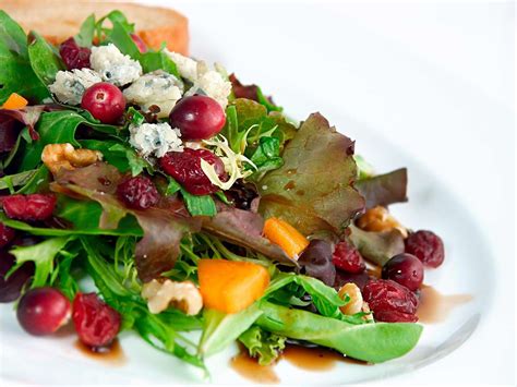 recipe-for-green-salad-with-fig-balsamic-dressing image