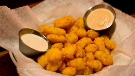 real-wisconsin-fried-cheese-curds-totallychefs image