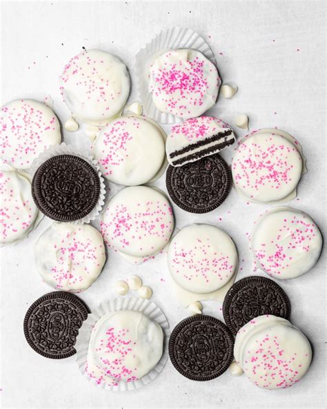 white-chocolate-covered-oreo-cookies-saras image