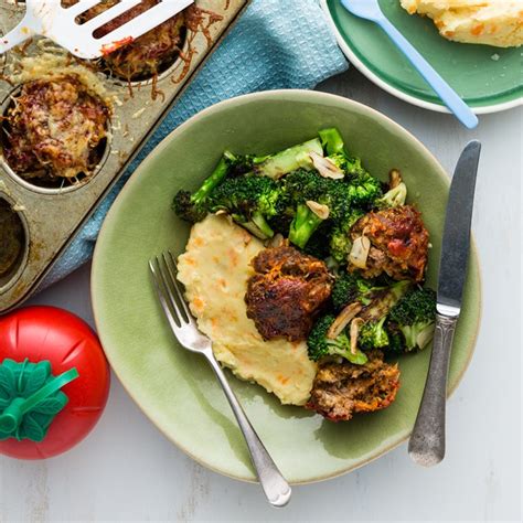 mini-meatloaves-with-mash-garlic-broccoli-my-food-bag image