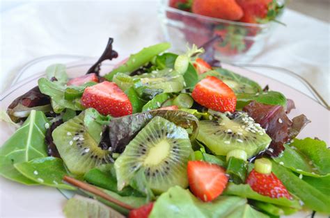 fresh-strawberry-recipe-strawberry-kiwi-mixed-green image