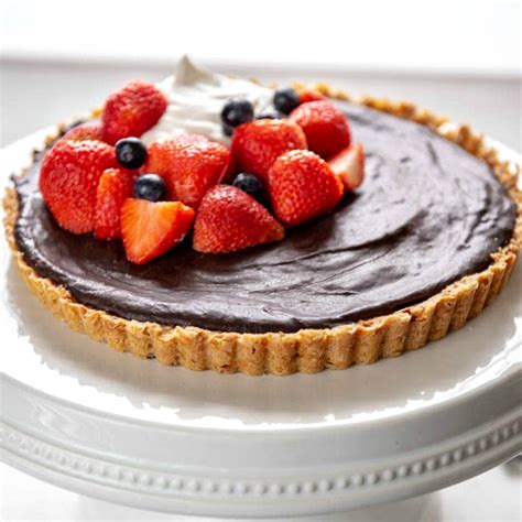 dark-chocolate-ganache-tart-with-strawberries-its-yummi image