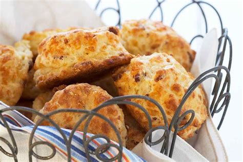 bacon-cheddar-biscuits-recipe-leites-culinaria image
