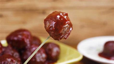 cranberry-glazed-appetizer-meatballs-recipe-rachael image