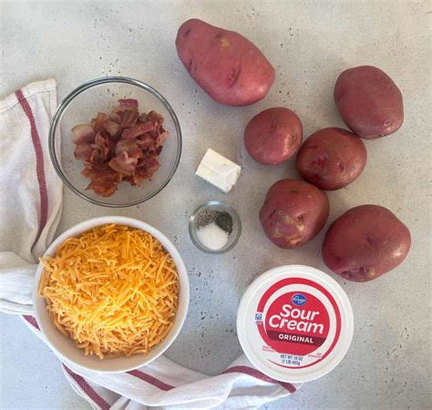 easy-cheesy-bacon-potato-casserole-recipe-the image