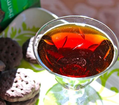 the-perfect-girl-scout-cookie-recipe-the-thin-mint-cocktail image