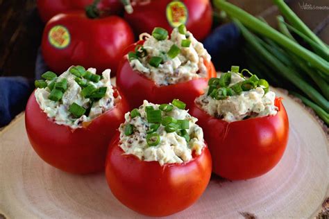 bacon-ranch-chicken-salad-stuffed-tomatoes-video image