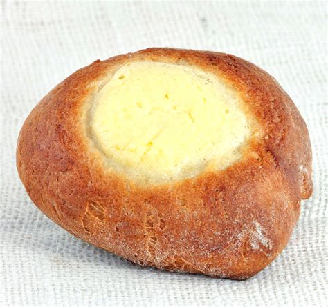 vatrushka-Ватрушка-a-russian-cheese-pie image