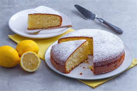 soft-lemon-cake-italian-recipes-by-giallozafferano image