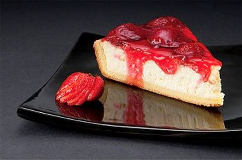 juniors-famous-no-1-strawberry-cheesecake image