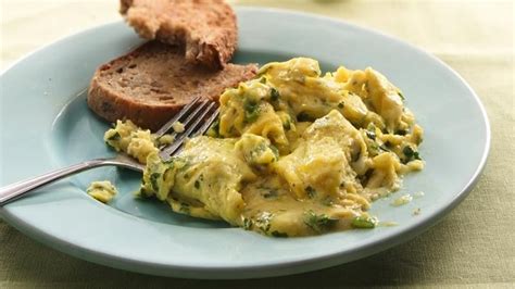 scrambled-eggs-with-havarti-and-wine image