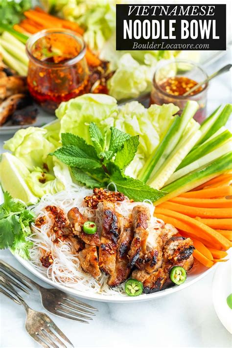 vietnamese-noodle-bowl-with-lemongrass-chicken image