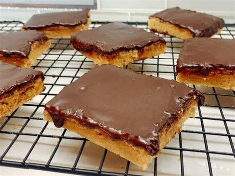peanut-butter-bars-with-chocolate-frosting-super image