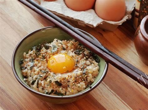 tamago-kake-gohan-japanese-style-rice-with-egg image