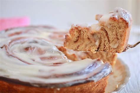 giant-cinnamon-roll-in-a-skillet image