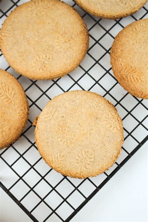 chai-spiced-almond-shortbread-cookies-the image