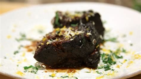 chianti-braised-short-ribs-with-gremolata-cooking image
