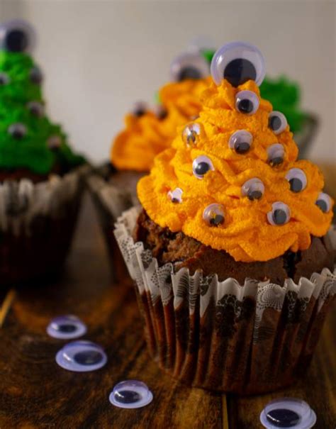 googly-eyed-monster-cupcakes-recipemagik image