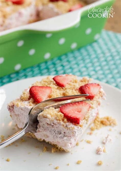 strawberry-dream-dessert-no-bake-strawberry-cream image