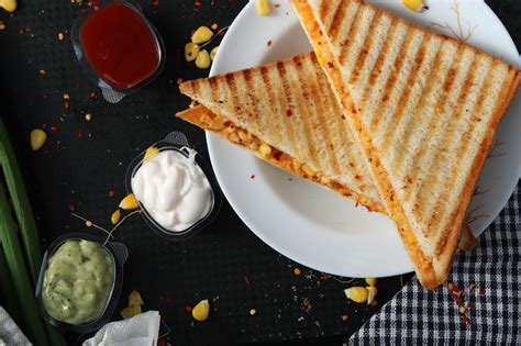 5-ways-to-spice-up-your-grilled-cheese-spoon-university image