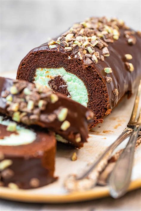 mint-chocolate-swiss-roll-the-cookie-rookie image