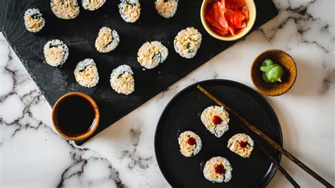 easy-spicy-tuna-sushi-roll-recipe-mashedcom image