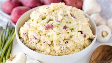 steakhouse-style-garlic-mashed-potatoes-the-stay-at image