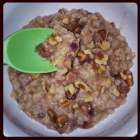 date-raisin-and-walnut-oatmeal-food-under-pressure image